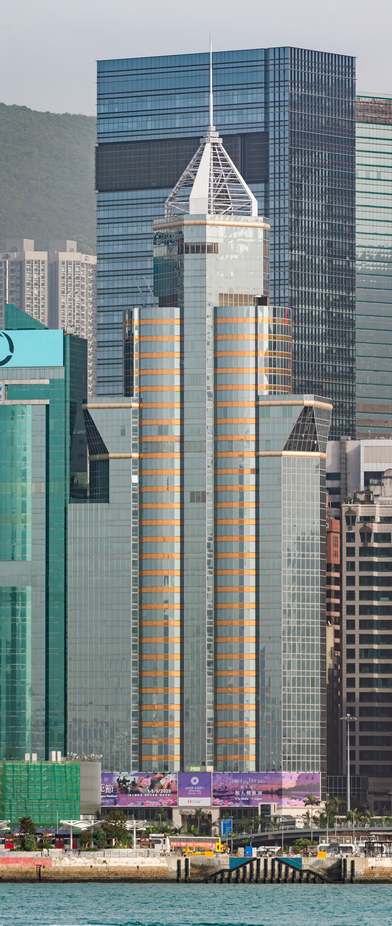 Sino Plaza, Hong Kong - View across Victoria Harbour. © Mathias Beinling